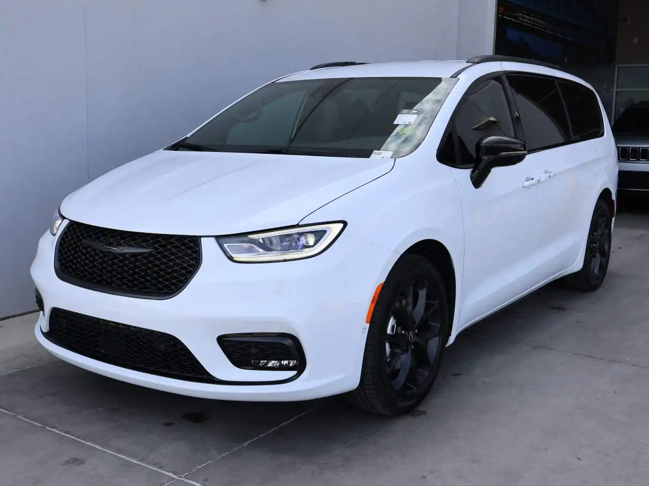 2026 Chrysler Pacifica Select's photo