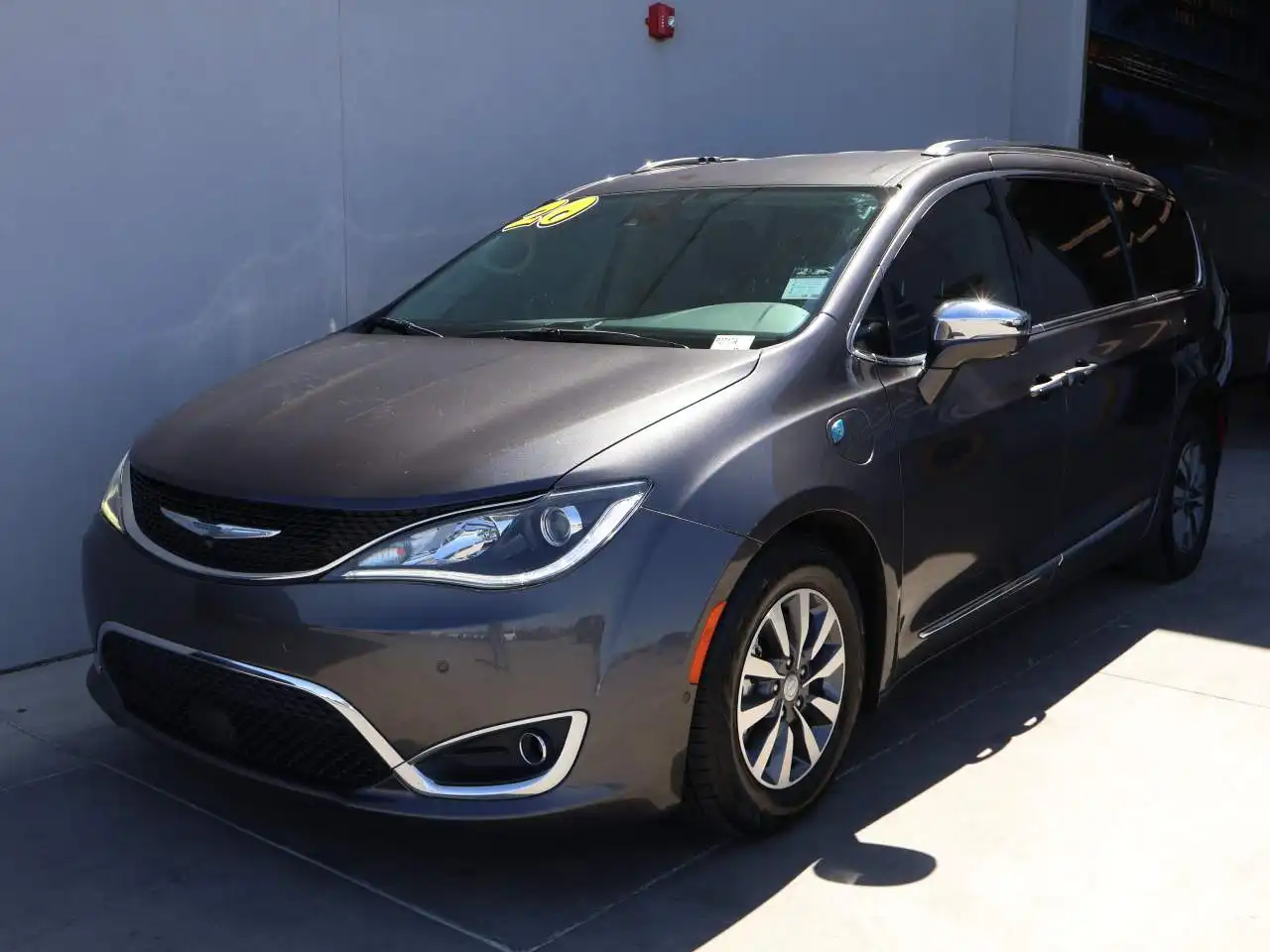 2020 Chrysler Pacifica Hybrid Limited's photo