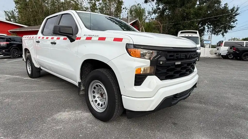 2022 Chevrolet Silverado 1500 Custom Crew Cab Short Box's photo