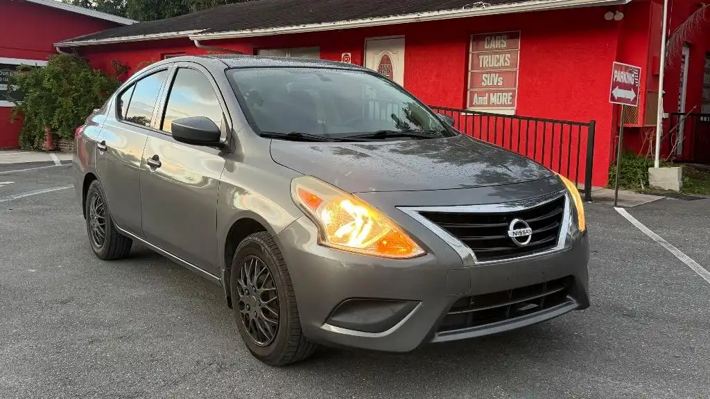 2016 Nissan Versa 1.6 S Plus CVT's photo