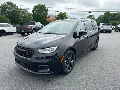 2026 Chrysler Pacifica Select photo 3