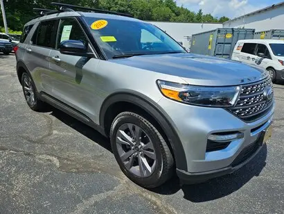 2023 Ford Explorer XLT 4WD photo 3
