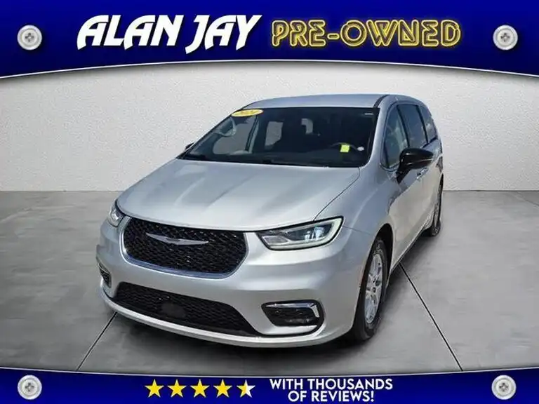 2024 Chrysler Pacifica Touring L's photo