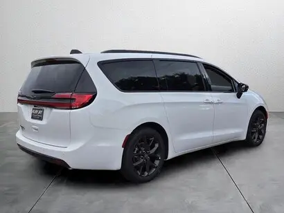 2026 Chrysler Pacifica Select photo 5