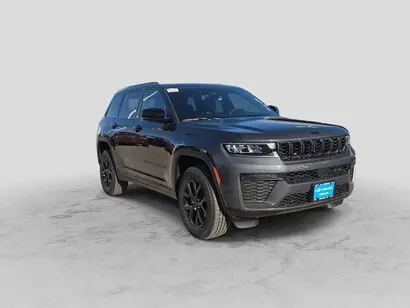 2026 Jeep Grand Cherokee Laredo Altitude 4WD photo 2