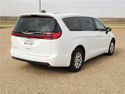 2026 Chrysler Pacifica Select photo 4