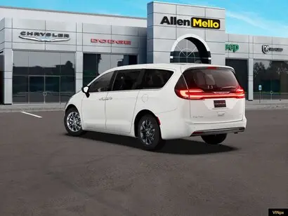 2027 Chrysler Pacifica Select AWD photo 5