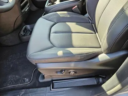 2026 Chrysler Pacifica Select photo 4