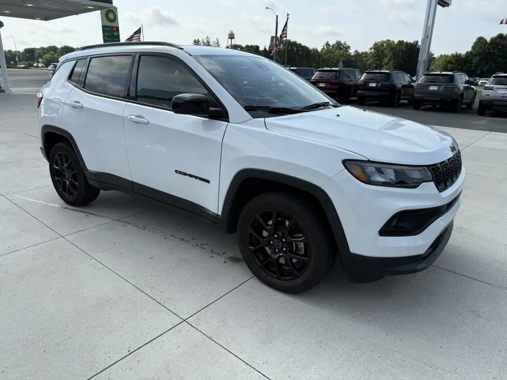2025 Jeep Compass Latitude 4X4 photo 1