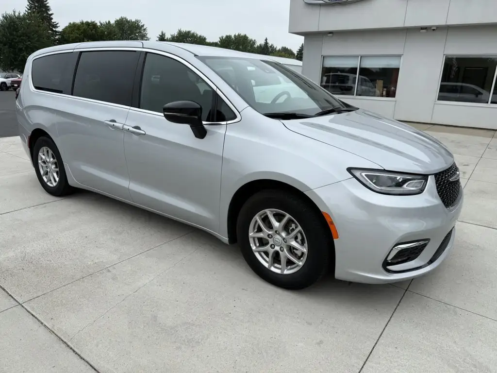 2026 Chrysler Pacifica Select photo 1
