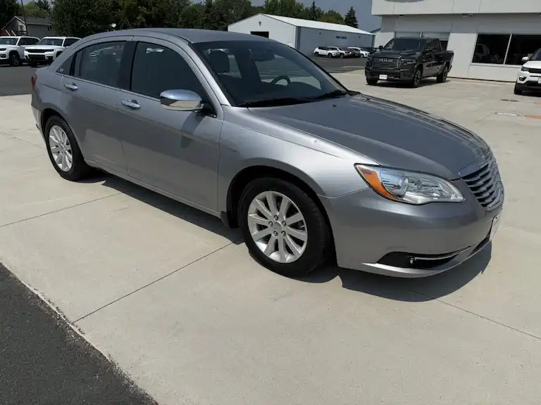 2014 Chrysler 200 Limited's photo