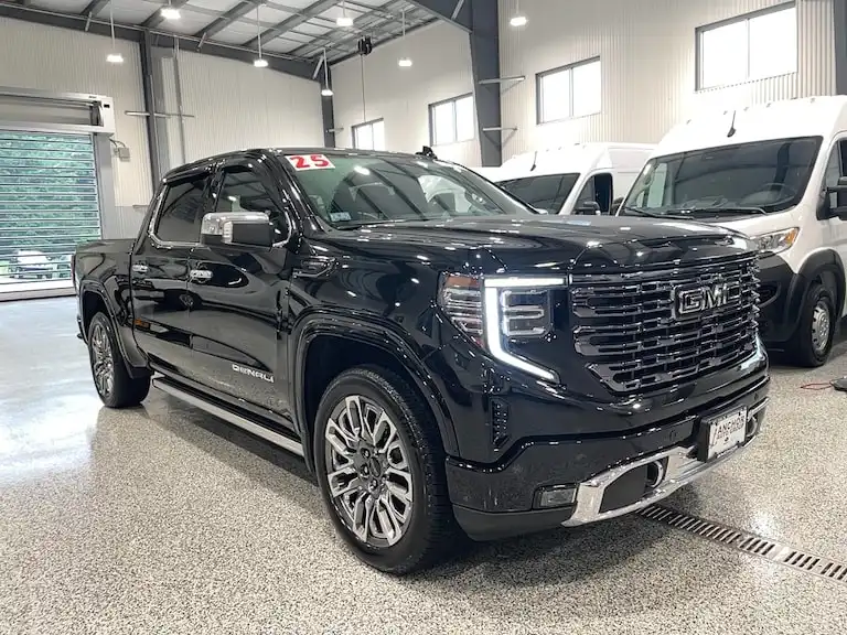 2025 GMC Sierra 4WD Crew Cab Short Box Denali Ultimate's photo