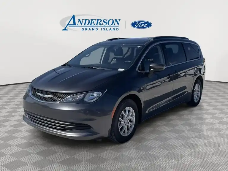 2020 Chrysler Voyager LXi's photo