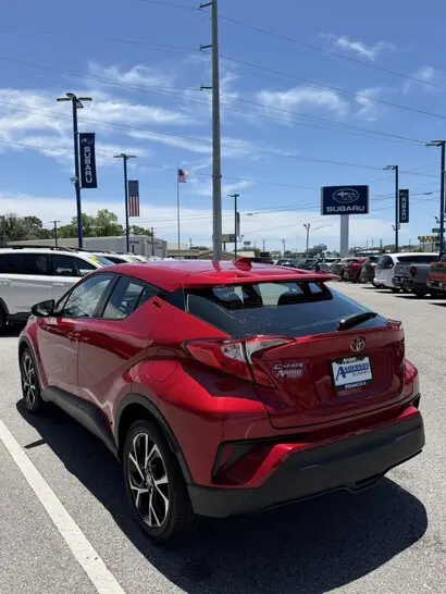 2022 Toyota C-HR XLE photo 5