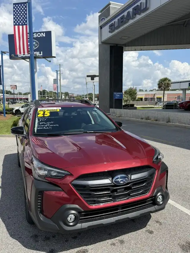 2025 Subaru Outback Premium's photo