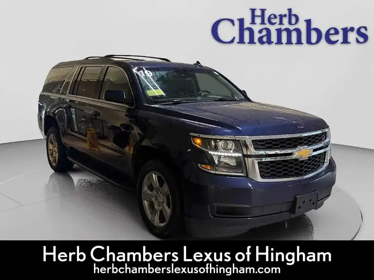 2019 Chevrolet Suburban 4WD 1500 LT's photo