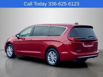 2026 Chrysler Pacifica Select photo 3