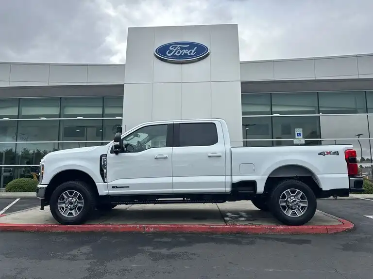 2025 Ford F-350 Lariat 4x4 Crew Cab 160 in SRW's photo