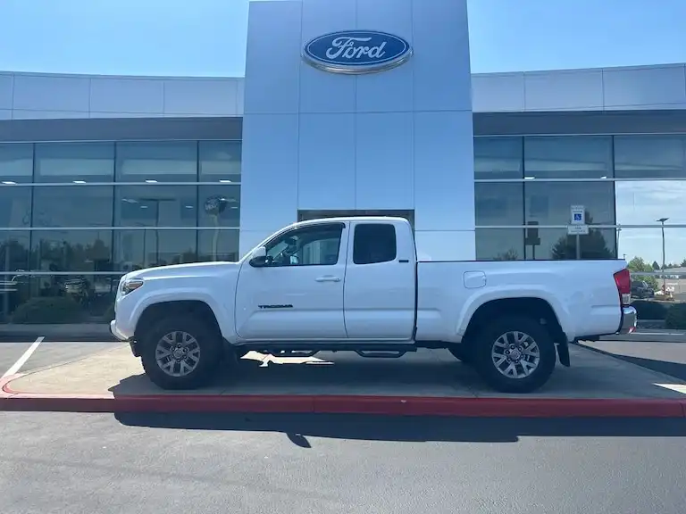 2016 Toyota Tacoma SR5 Access Cab 4x4 V6 Auto Std Bed's photo