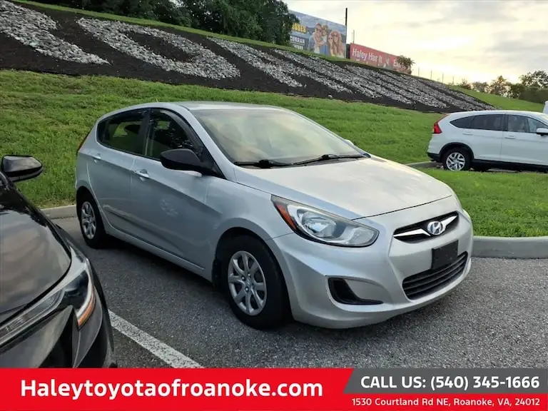 2012 Hyundai Accent GS 5-Door 6-Speed Automatic's photo