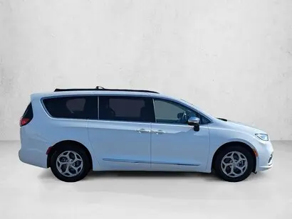 2023 Chrysler Pacifica Limited photo 4