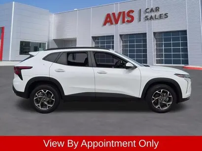 2025 Chevrolet Trax LT photo 5