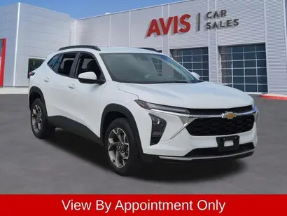 2025 Chevrolet Trax LT photo 3