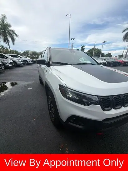 2025 Jeep Compass Trailhawk 4WD photo 3