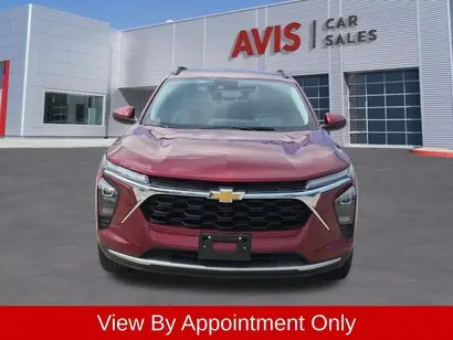 2025 Chevrolet Trax LT photo 2