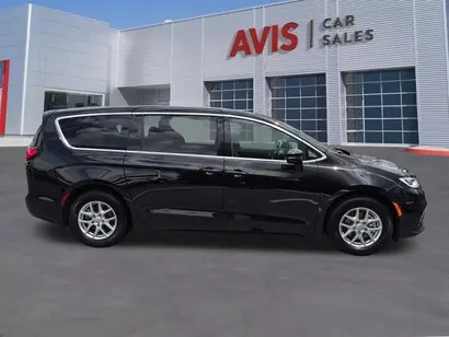 2025 Chrysler Pacifica Select photo 5