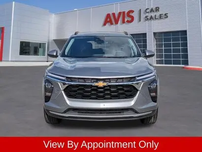 2025 Chevrolet Trax LT photo 2