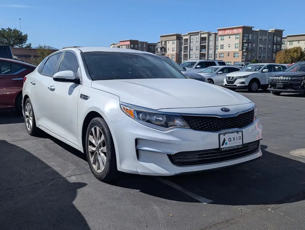 2017 Kia Optima LX Auto photo 1
