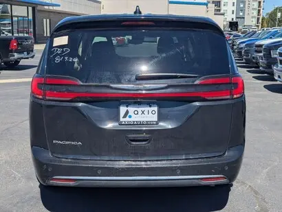 2023 Chrysler Pacifica Touring L photo 5