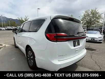 2024 Chrysler Pacifica Hybrid Select PHEV photo 5