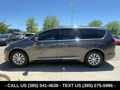 2018 Chrysler Pacifica Touring L photo 4