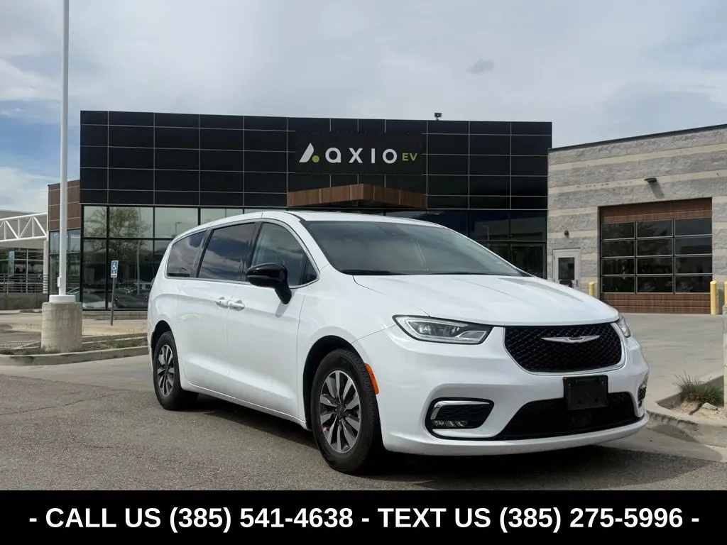 2024 Chrysler Pacifica Hybrid Select PHEV photo 1