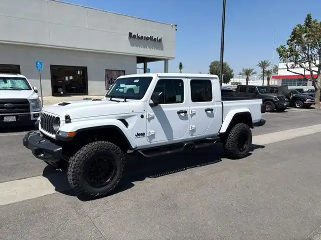 2026 Jeep Gladiator Sport S Auto's photo