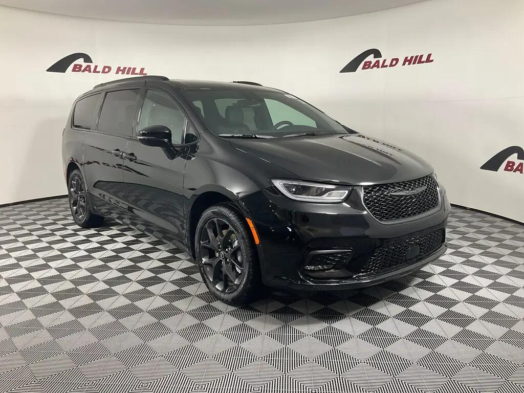 2026 Chrysler Pacifica Select AWD photo 1