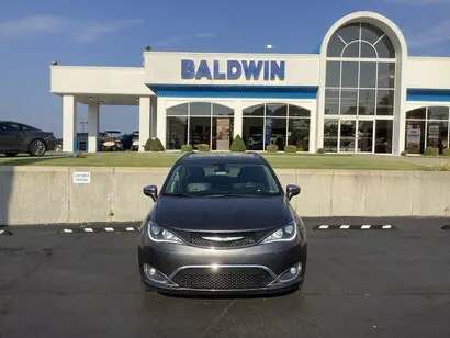 2019 Chrysler Pacifica Limited photo 2