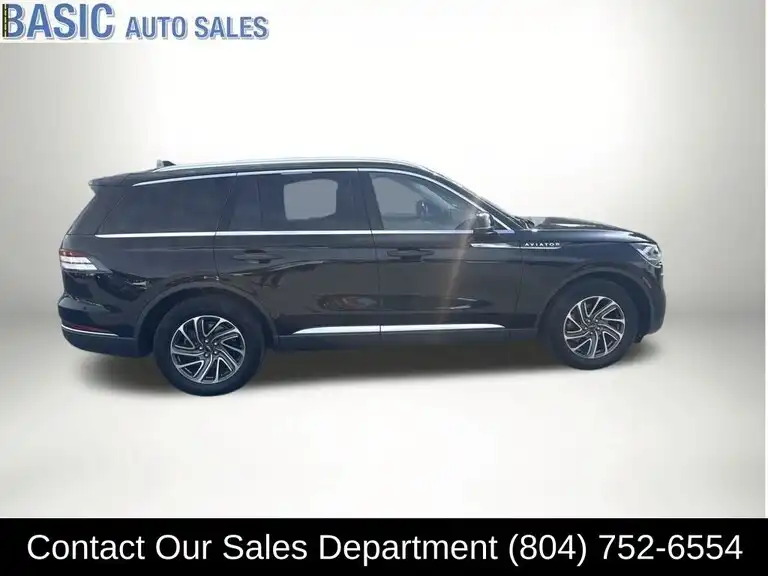 2022 Lincoln Aviator Livery AWD's photo