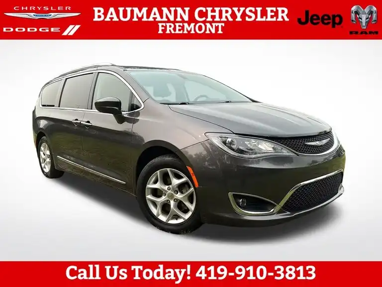 2018 Chrysler Pacifica Touring L Plus's photo