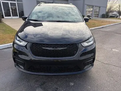 2026 Chrysler Pacifica Select photo 3