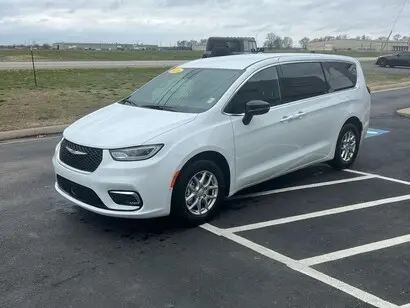 2026 Chrysler Pacifica Select photo 2