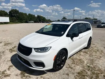 2025 Chrysler Pacifica Limited photo 2