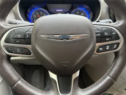 2017 Chrysler Pacifica Touring-L Plus photo 5