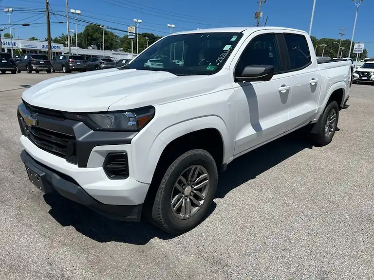 2023 Chevrolet Colorado 4WD LT Crew Cab Short Box's photo
