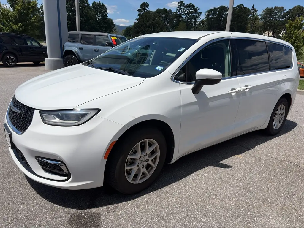 Vehicle Image 2