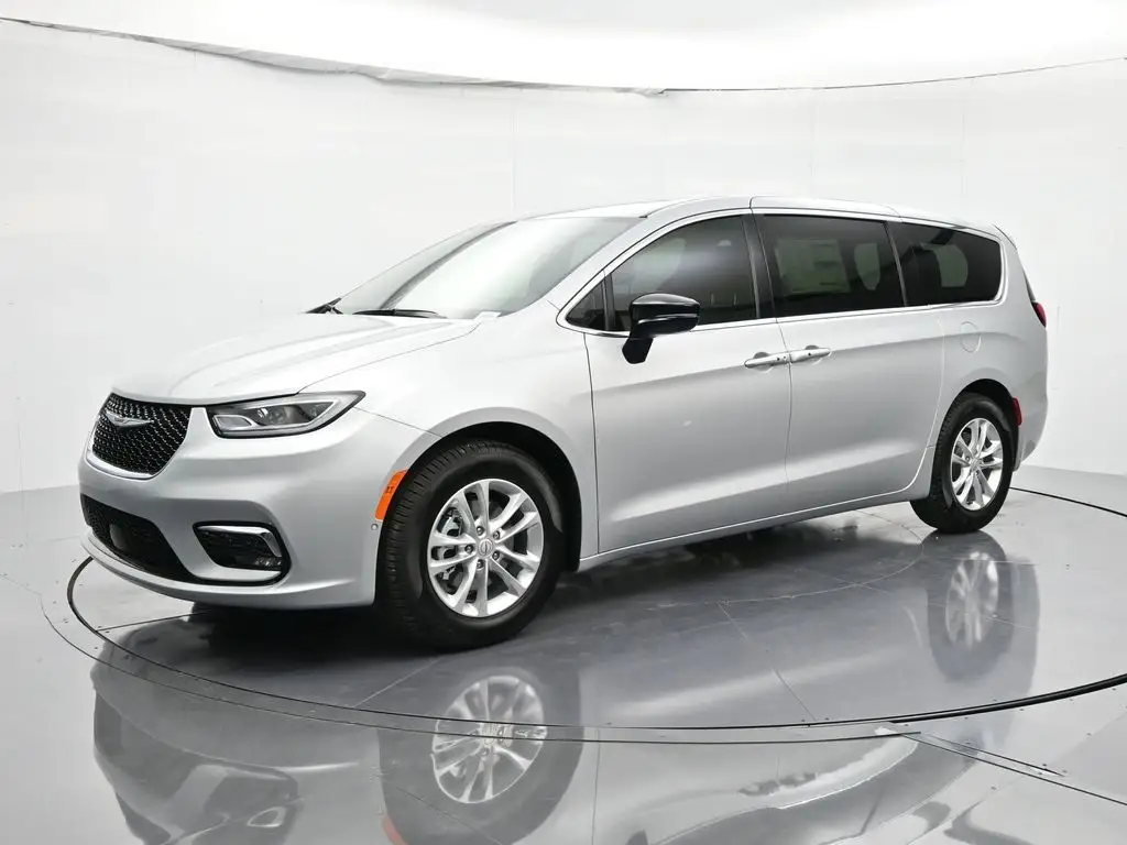 2026 Chrysler Pacifica Select photo 1