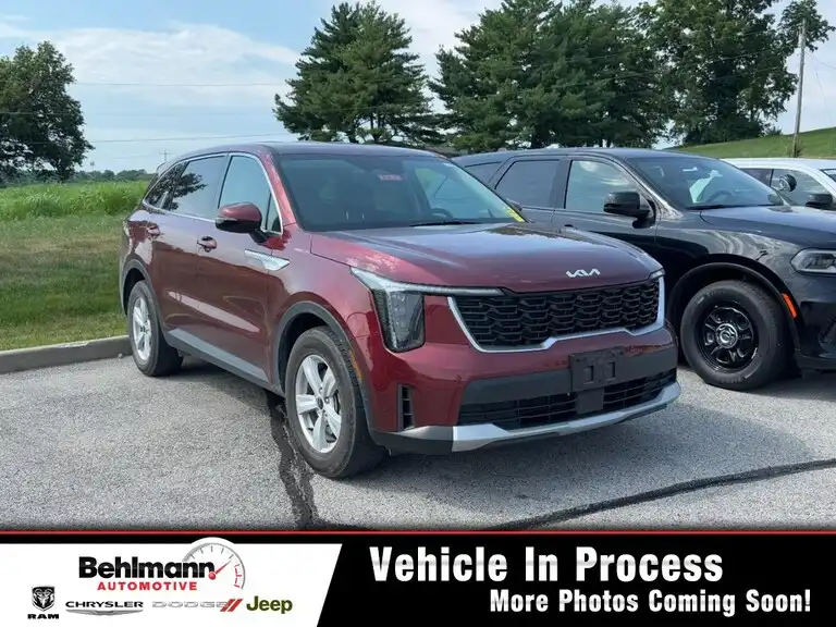 2025 Kia Sorento LX AT's photo