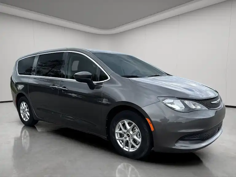 2023 Chrysler Voyager LX's photo